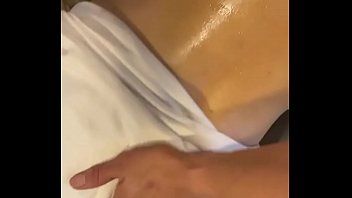 Putar Pacar mengambil penis dari belakang