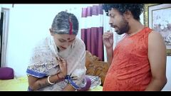 play Чувственная домохозяйка Desi Sudipa в явном грубом сексе с молодым человеком