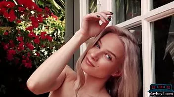 চালান Playboy5.com - ক্ষুদে কিশোর রক্সি শ-এর সাথে ইয়ার্ড সিক্রেটস প্লেবয়ের জন্য একটি স্ট্রিপটিজ দিচ্ছে