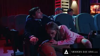 play Păcate din zilele noastre - adolescenții pervertiți fac sex public în cinematograf și sunt prinși! cu Athena faris