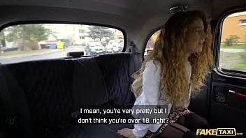 Abspielen Fake Taxi Teen Angel Sabrina Spice von einem Taxifahrer gefickt