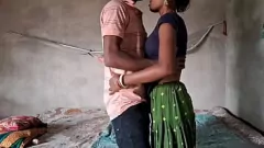 播放 Desi Girl Intense Hard Anal他妈的在鱼网和裙子中