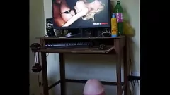 play Hot rubia Savannah se corre mientras se masturba