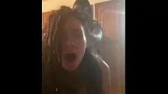 play Gata dreadhead tatuada é dominada na cozinha