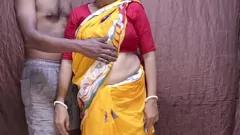 play Desi Milf w sari zostaje skreśniony przez przyjaciół męża w dzikiej orgii
