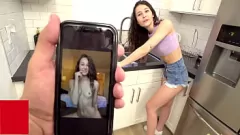 Reproducir Hermanastro ayuda a su pequeña hermanastra Liz Jordan a satisfacer sus necesidades sexuales duras