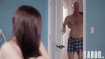 تشغيل أبي المحافظ نهارًا يمارس الجنس بقوة مع زوجة زوجته جوجو لتقبيله كل ليلة
