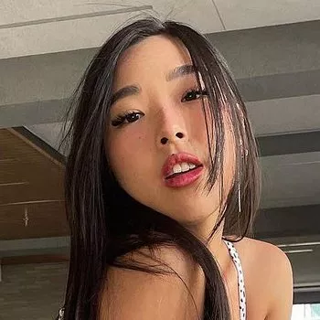 āĻĒāϰā§āύāϏā§āĻāĻžāϰ Elle Lee