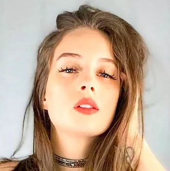 āĻĒāϰā§āύāϏā§āĻāĻžāϰ Maddy May